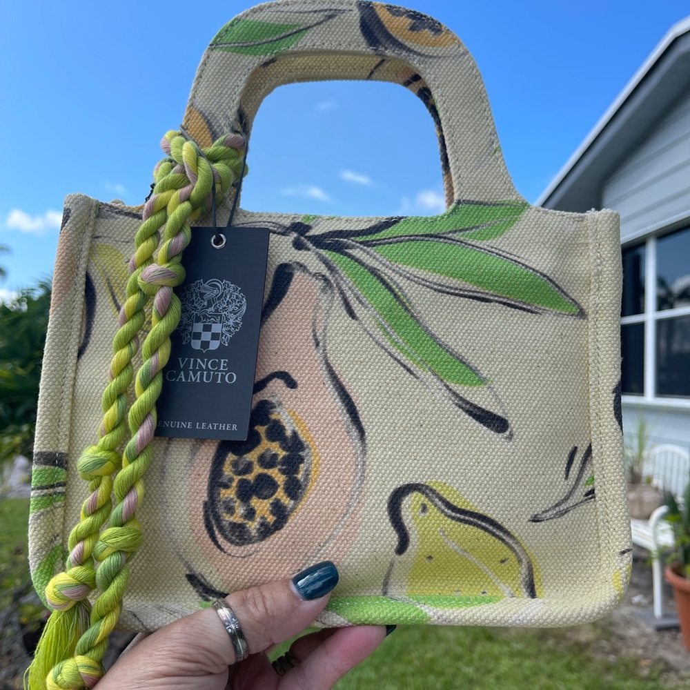 VINCE CAMUTO Printed Small Canvas Tote-Oriel In La Frutta - Picture 10 of 15